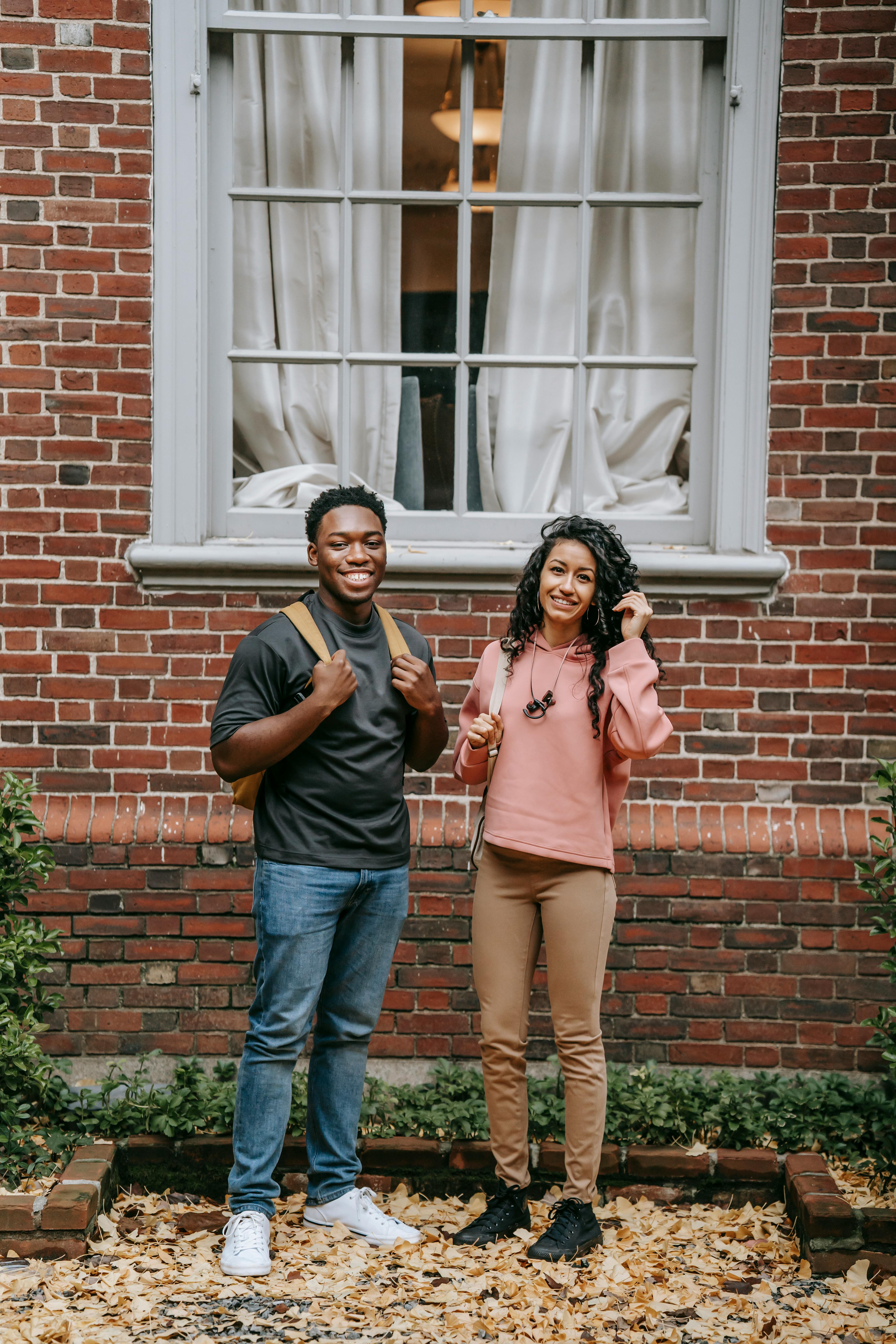 Devenez une entreprise partenaire et participer à l'apprentissage des étudiants de Altéa - Photo de plusieurs personnes en train de collaborer